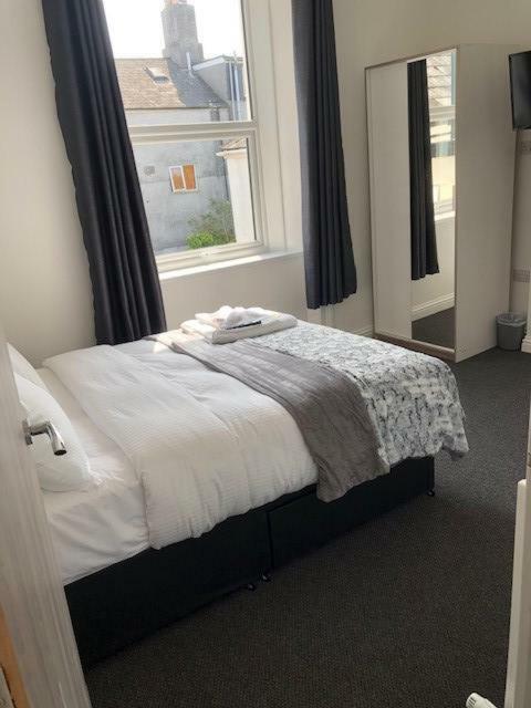 Ocean Holiday Apartments Plymouth Buitenkant foto