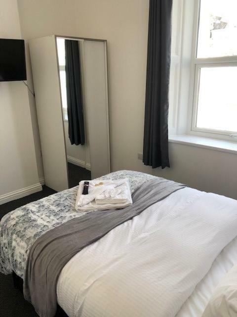 Ocean Holiday Apartments Plymouth Buitenkant foto