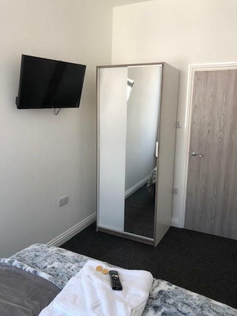 Ocean Holiday Apartments Plymouth Buitenkant foto